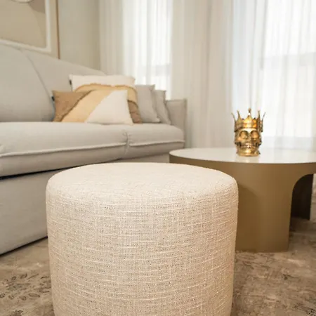 Gerona By Manlia アパート